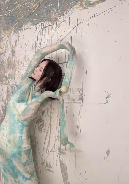 陳喬恩夫婦慶祝婚後首個情人節，Alan在地上鋪花瓣，承諾永遠愛她