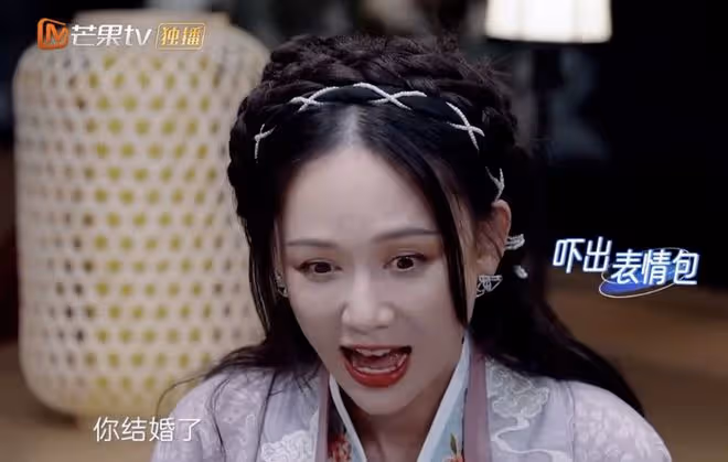 陳喬恩夫婦慶祝婚後首個情人節，Alan在地上鋪花瓣，承諾永遠愛她