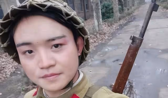某群演曝料，劇組吻戲、床戲、陪睡都是真的，女子裸替價更高