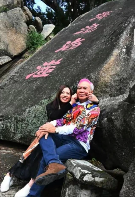 72歲知名歌手宣布今年結婚,相差36歲爺孫戀,還稱財產全留給女方