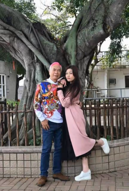 72歲知名歌手宣布今年結婚，相差36歲爺孫戀，還稱財產全留給女方