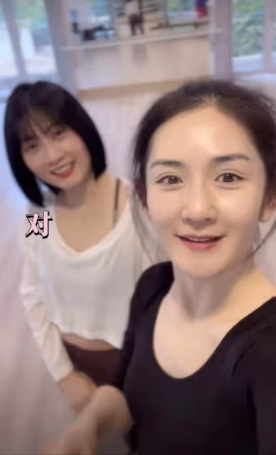 謝娜自曝產後瘦20斤，素顏出鏡瘦成紙片人，眼窩凹陷顯疲態