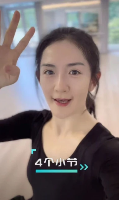 謝娜自曝產後瘦20斤,素顏出鏡瘦成紙片人,眼窩凹陷顯疲態