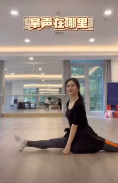謝娜自曝產後瘦20斤，素顏出鏡瘦成紙片人，眼窩凹陷顯疲態