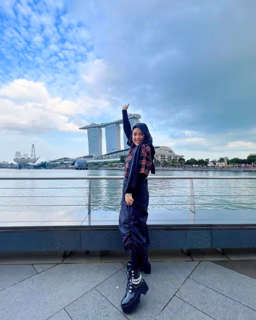 曝33歲歌手茜拉離婚一年當小三,與25歲網紅姐弟戀,本人發聲回應