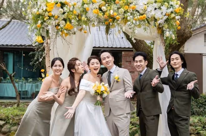 恭喜!台灣知名女星夏如芝與小7歲老公補辦婚禮,2歲女兒當花童