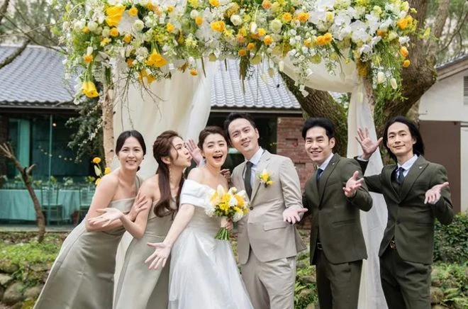 恭喜!台灣知名女星夏如芝與小7歲老公補辦婚禮,2歲女兒當花童