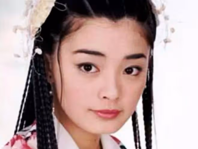 恭喜!台灣知名女星夏如芝與小7歲老公補辦婚禮,2歲女兒當花童