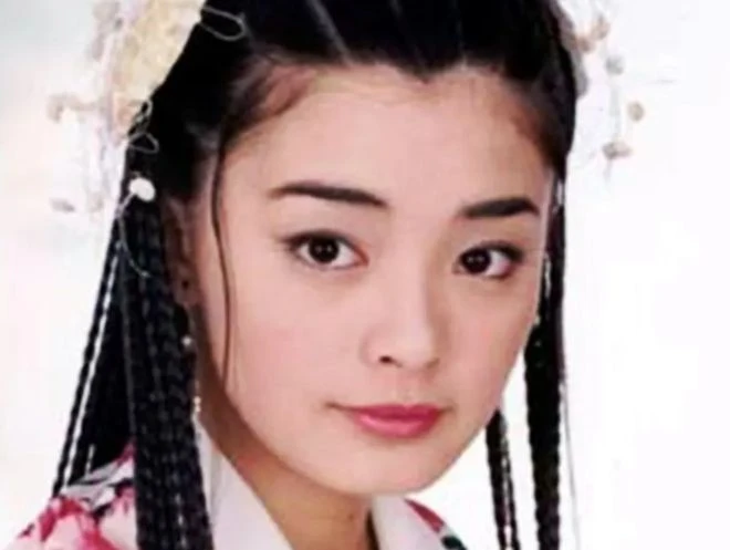 恭喜!台灣知名女星夏如芝與小7歲老公補辦婚禮,2歲女兒當花童