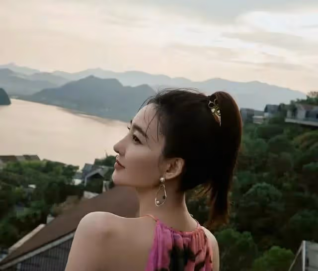 王麗坤老公出事這麼久,為何才發聲明證明清白?只因她還蒙在鼓裡