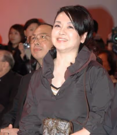 70歲歌手劉文正突發心梗去世，遺言曝光，她繼承億萬遺產卻最痛心