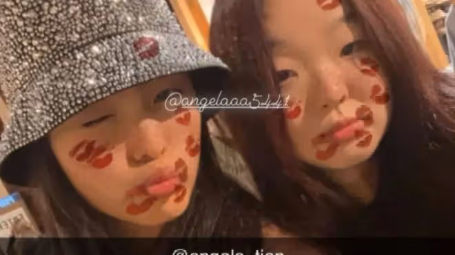 李湘女兒與好友逛街，13歲王詩齡近照瘦出新高度，腿又細又直