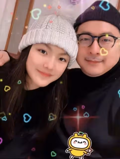 13歲王詩齡暴瘦太驚艷!戴萬元帽瓜子臉精緻,身材高挑狂秀筷子腿