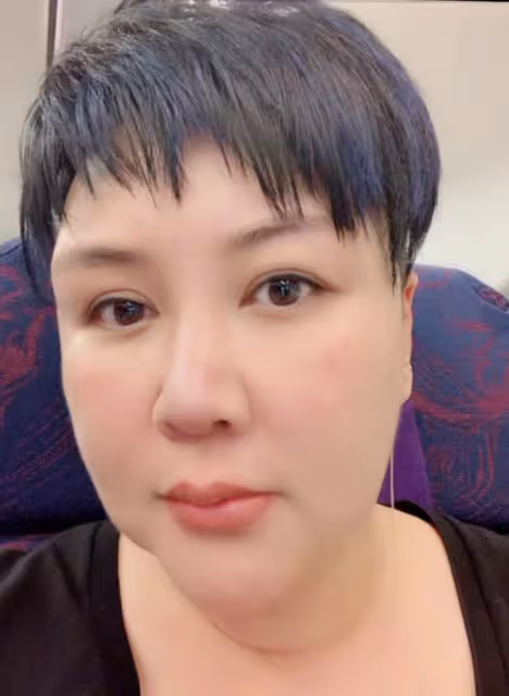 郭德綱8歲兒子外形大變!剪寸頭再度變胖看不見脖子,長相神似媽