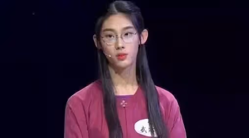 「國民才女」武亦姝高考613分被嘲笑:別說清華北大,連復旦都不收你;一月後,她收到了清華大學錄取通知書。