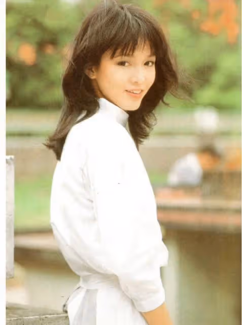 1989年,鄭裕玲與相戀10年的男友分手。對方直言「我們有愛無性」後來,鄭裕玲與同居16年的第二任男友呂方分手