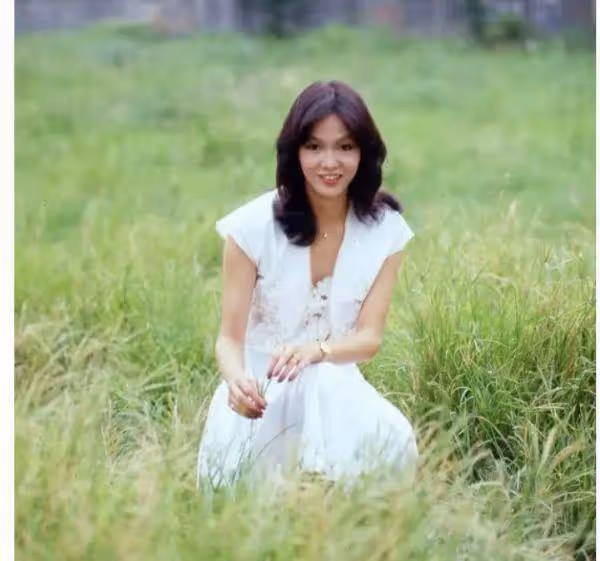 1989年,鄭裕玲與相戀10年的男友分手。對方直言「我們有愛無性」後來,鄭裕玲與同居16年的第二任男友呂方分手