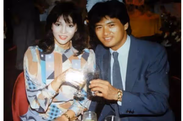 1989年,鄭裕玲與相戀10年的男友分手。對方直言「我們有愛無性」後來,鄭裕玲與同居16年的第二任男友呂方分手