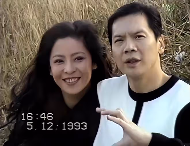 向太分享1.5億鑽石項鍊,向華強親自為她佩戴:希望在一起60年