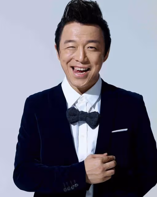 黃渤進入香港富豪圈,與名媛劉倩婷合影,任達華老婆琦琦也在其中