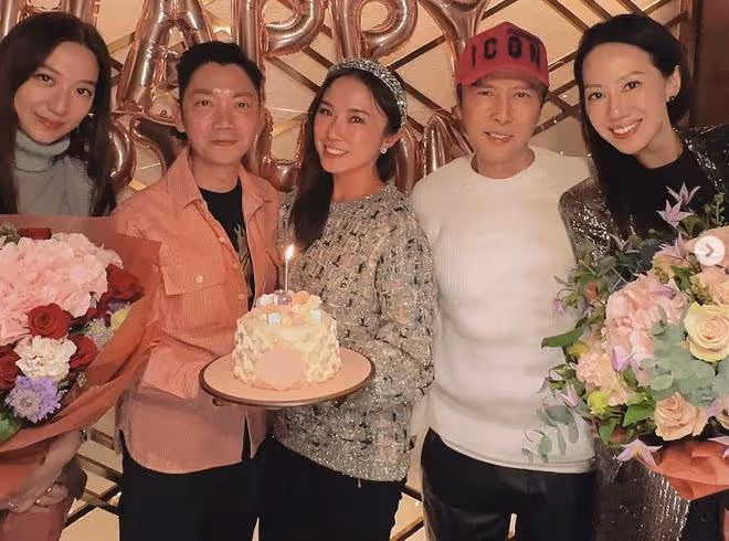 黃渤進入香港富豪圈,與名媛劉倩婷合影,任達華老婆琦琦也在其中