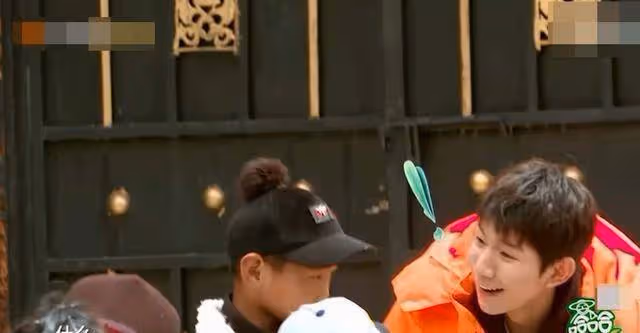 小孩子叫王源叔叔，他下意識飆出兩個字，人設崩塌情商也不夠