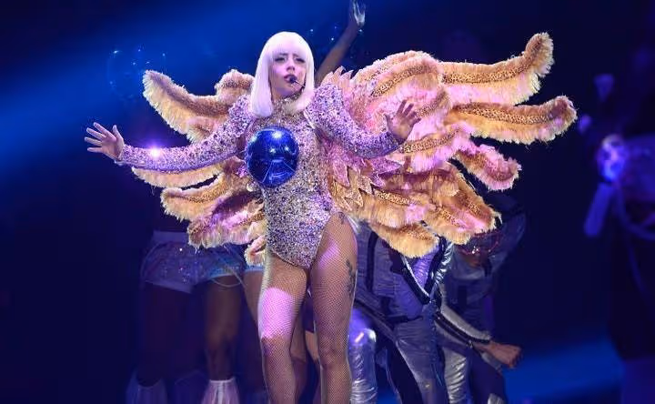 全球搏出位第一位人！Lady Gaga 20個改變時尚史的驚天造型