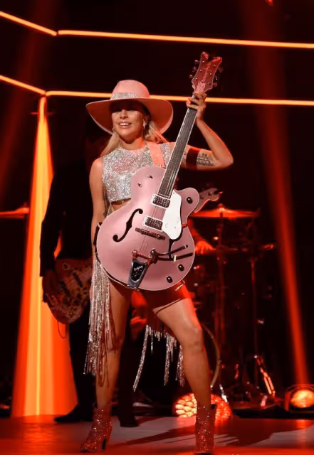全球搏出位第一位人！Lady Gaga 20個改變時尚史的驚天造型