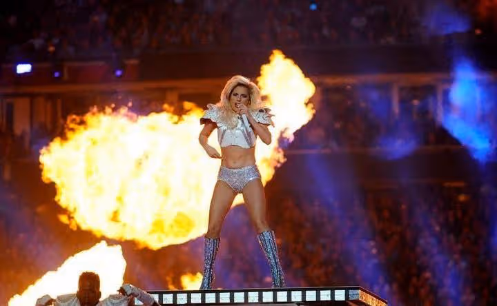 全球搏出位第一位人！Lady Gaga 20個改變時尚史的驚天造型