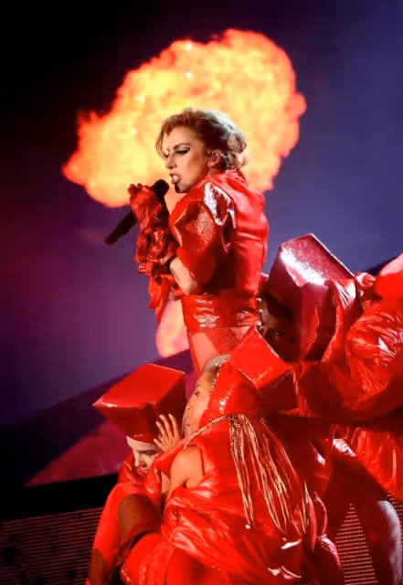 全球搏出位第一位人！Lady Gaga 20個改變時尚史的驚天造型