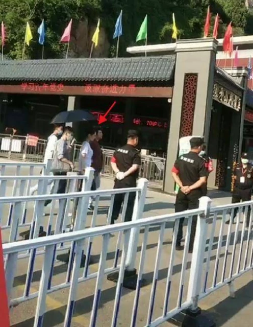 網友偶遇郎朗夫婦,吉娜生圖腿細如竹竿,郎朗獲男粉表白比心回應