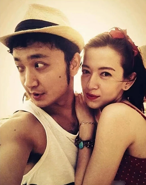 尼格買提太太近照曝光,留學英國碩博連讀,結婚10年不生子疑離婚