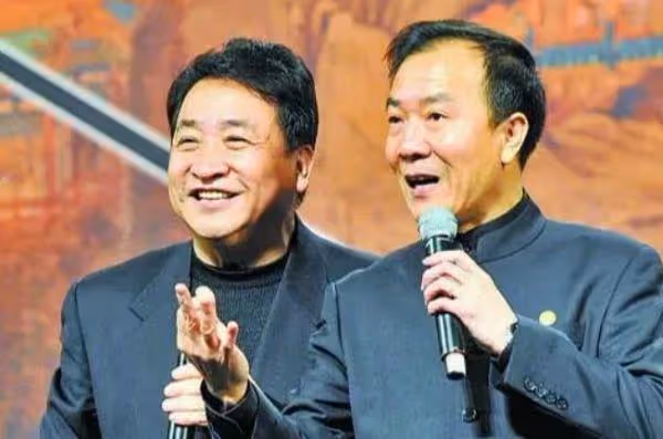 2004年,李金斗對楊蕾說:妹妹,沒希望了。我算是見著什麼叫走火入魔,這個人的心走了。楊蕾情緒崩潰:他們怎麼能這樣,差著輩兒呢!