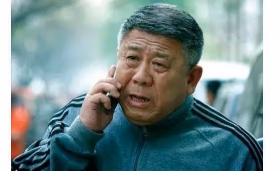 一次，程煜在片場衝著一個當紅小鮮肉怒吼到：馬上給我滾出去，你是來拍戲，來工作的，不是來談情說愛，打情罵俏的