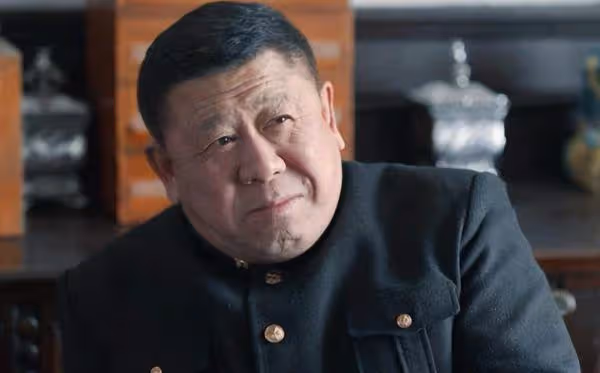 一次,程煜在片場衝著一個當紅小鮮肉怒吼到:馬上給我滾出去,你是來拍戲,來工作的,不是來談情說愛,打情罵俏的