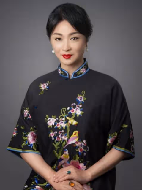 有記者問金星：變性手術後你和一個女人洗澡會有性衝動。嗎？金星不屑地回答：動心？在我做手術之前，我對女人沒有興趣！