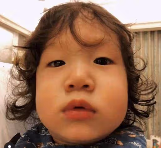 嫁豪門3年生3胎!40歲名模隋棠罕曬三孩,二女兒完美繼承美貌,小兒子卻長相出奇