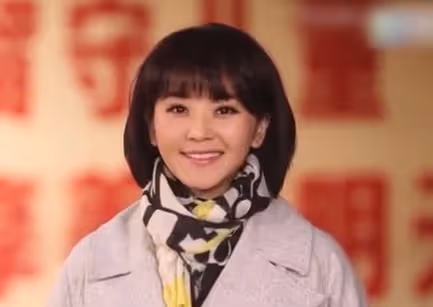 央視主持人方瓊：閃婚嫁大8歲副台長，是我這輩子最有智慧的決定