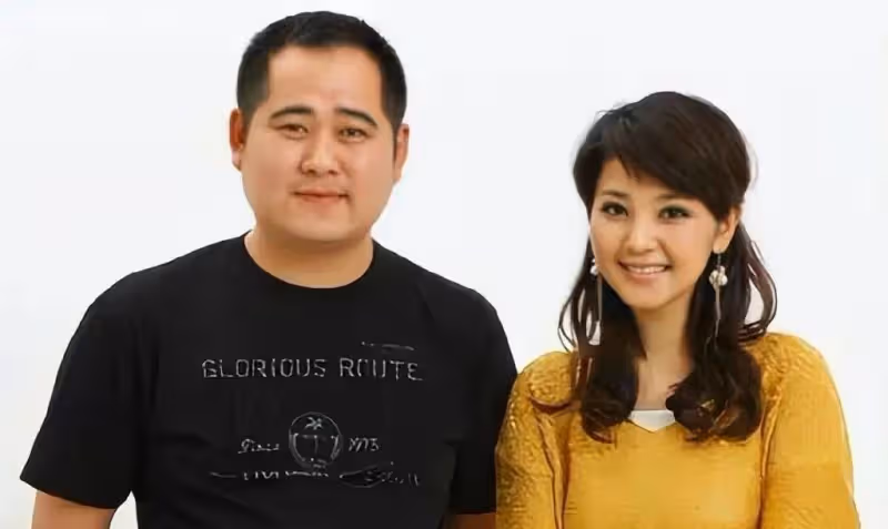 央視主持人方瓊:閃婚嫁大8歲副台長,是我這輩子最有智慧的決定