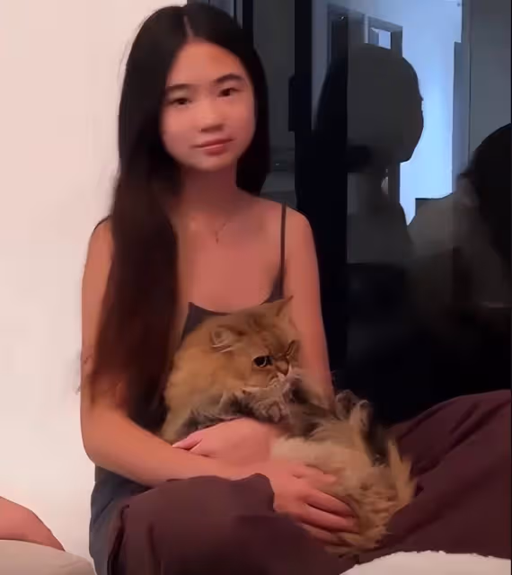 曹格女兒曬近照,12歲Grace著露腰裝造型超酷,穿衣打扮好成熟