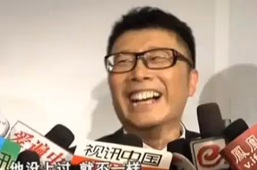 2011年，龐龍和劉德華同一天開演唱會，助理勸他取消，他卻說：我和劉德華最大區別，就是我上過音樂大學他沒有，他就是個藝能班的！