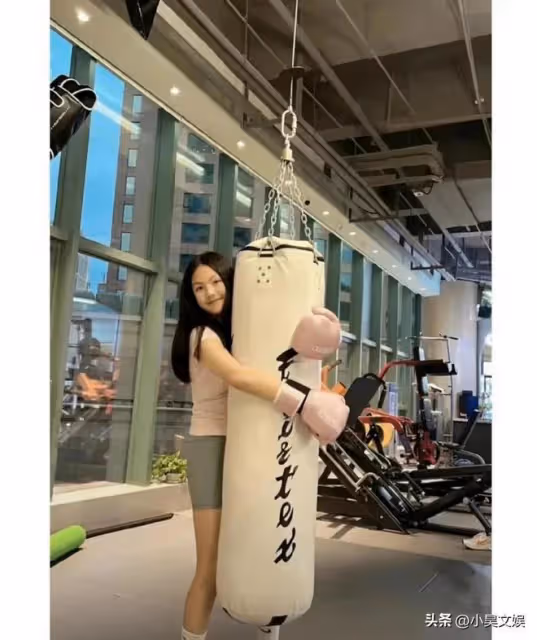 王詩齡,瘦成了谷愛凌!這高挑的歐美范兒眉毛,腿又直又瘦又長!