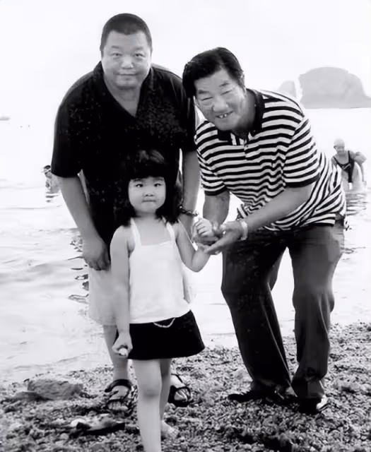臧天朔去世後遺孀李梅背上800萬巨債,和婆婆對簿公堂,如今怎樣