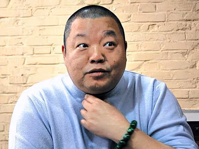 臧天朔去世後遺孀李梅背上800萬巨債,和婆婆對簿公堂,如今怎樣