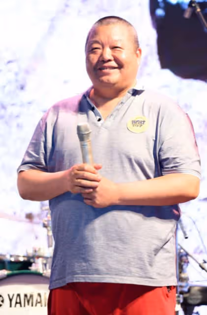 臧天朔去世後遺孀李梅背上800萬巨債,和婆婆對簿公堂,如今怎樣