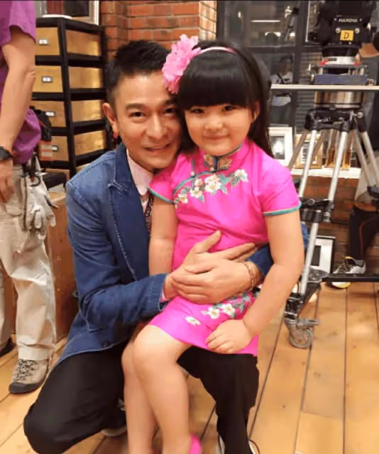 13歲王詩齡變化驚人！減重58斤後，筷子腿吸睛，模樣似翻版李湘！