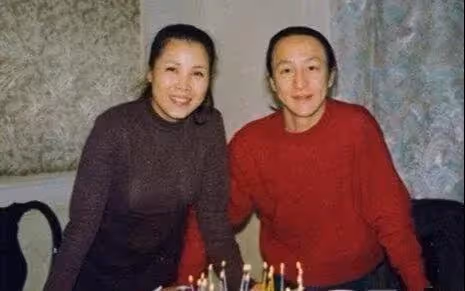 田震回到澳大利亞享受富太生活，57歲的她坐船出海，玩的不亦樂乎