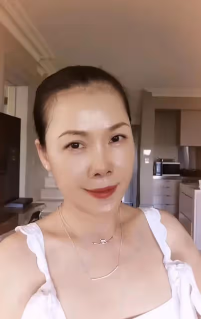 田震回到澳大利亞享受富太生活,57歲的她坐船出海,玩的不亦樂乎