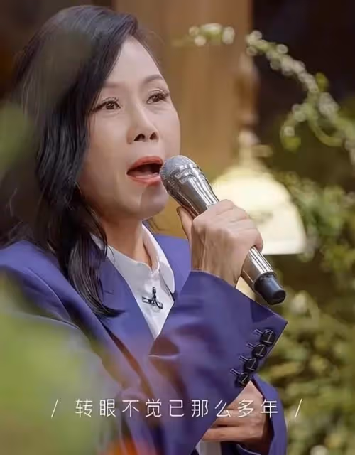 田震回到澳大利亞享受富太生活,57歲的她坐船出海,玩的不亦樂乎
