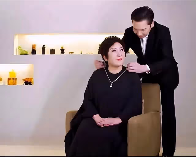 向太曬出「中國之星」鑽石項鍊,價值八千萬,名字背後隱藏深意